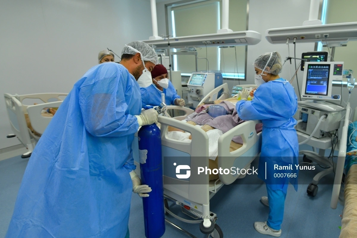 Bakıda COVID-19 xəstələrinə xidmət göstərən tibb işçilərinin maaşlarına əlavənin verilmə müddəti uzadılıb