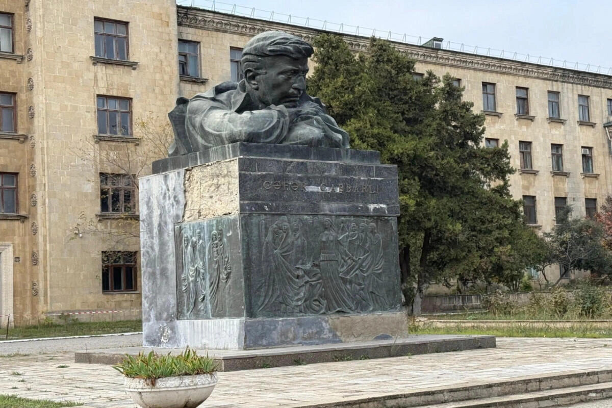 Cəfər Cabbarlının büstünün restavrasiyasına başlanıldı