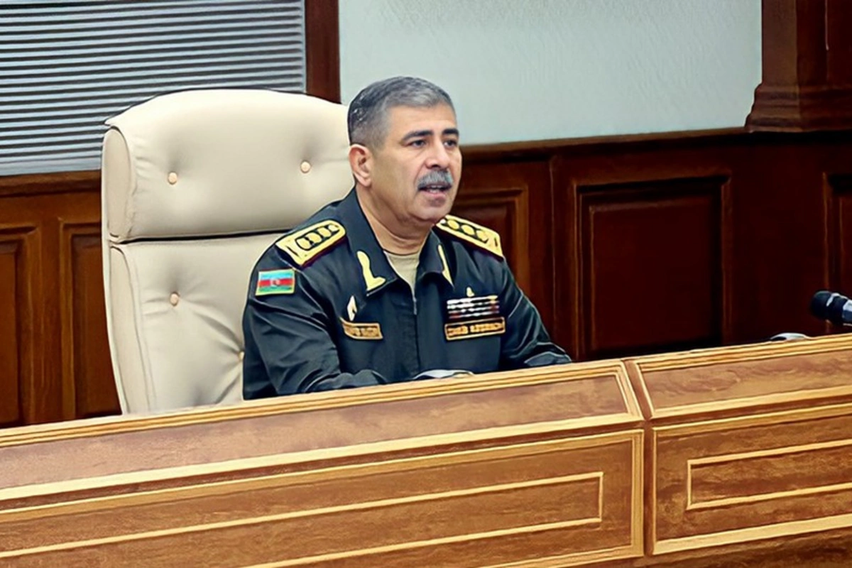 Министр обороны Азербайджана провел служебное совещание Министр обороны Азербайджана провел служебное совещание