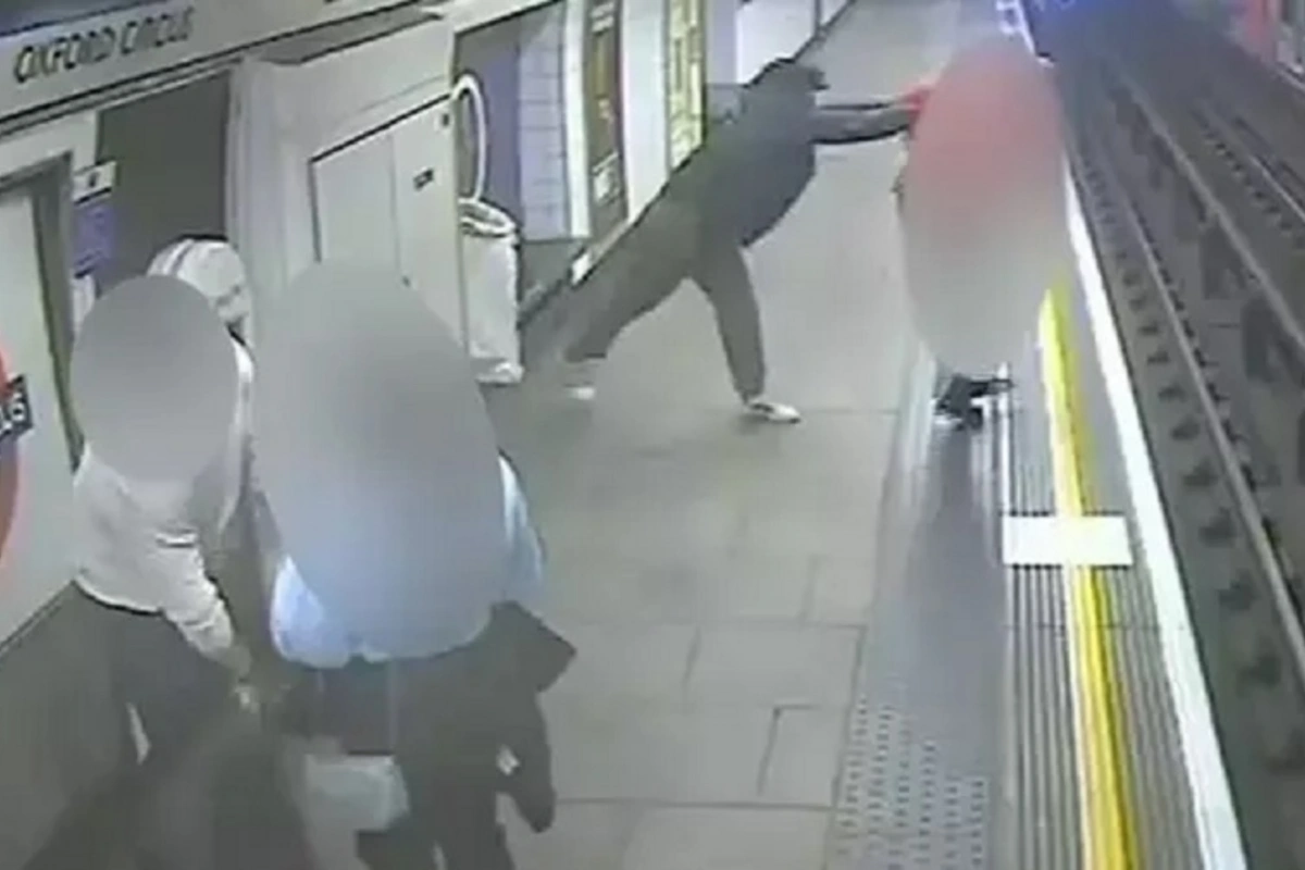 London metrosunda dəhşətli anlar