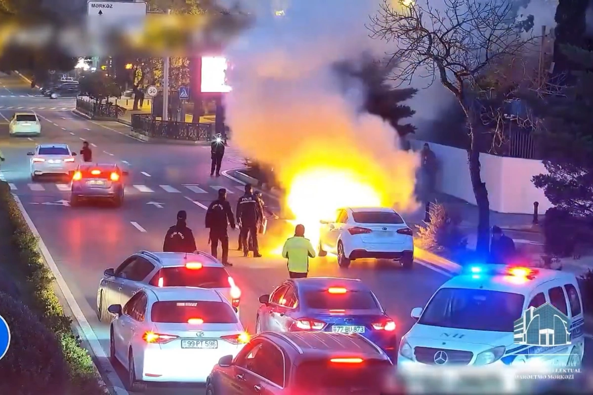 Nəsimi rayonunda avtomobil yanıb - ANBAAN GÖRÜNTÜ