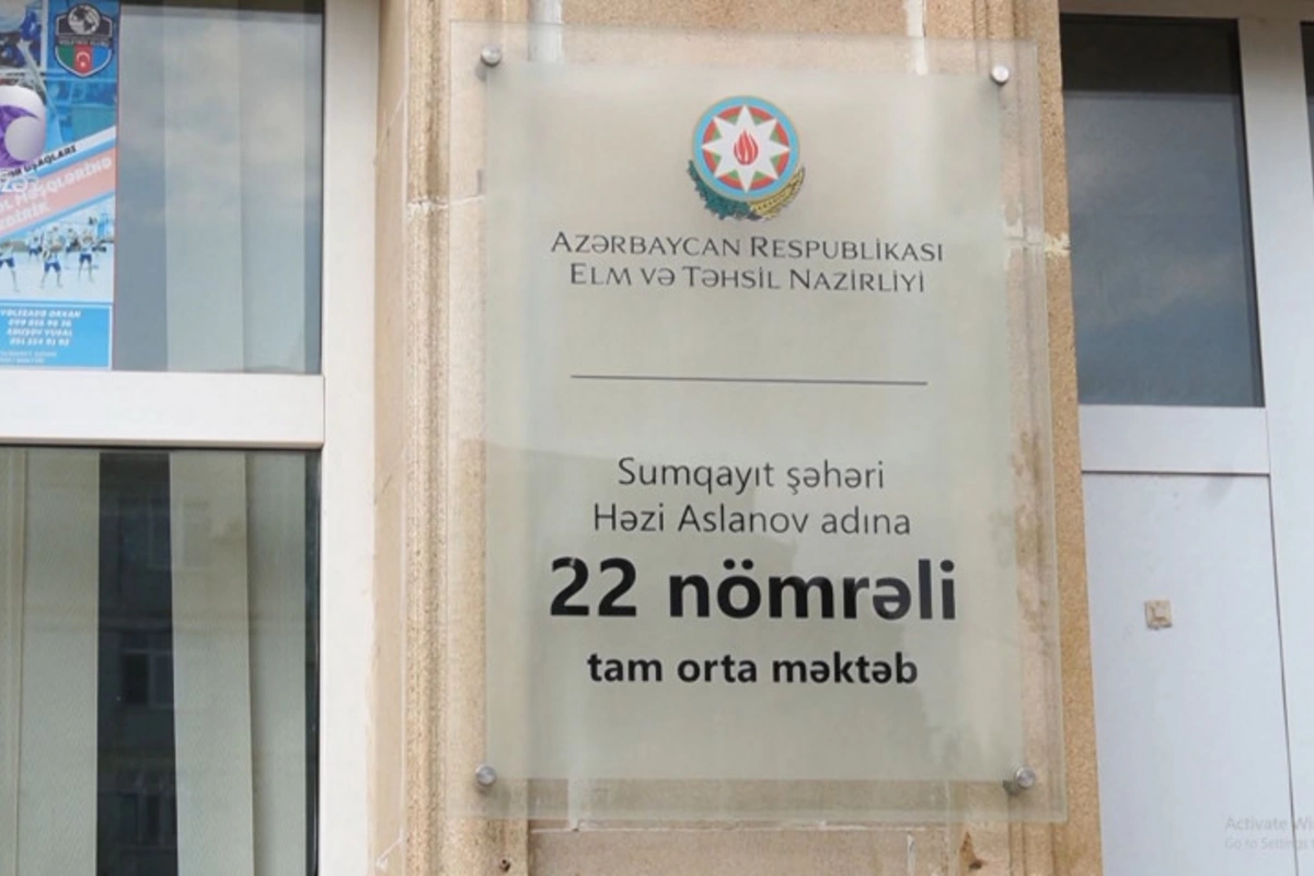 22 saylı məktəbdə kişi gözətçi xadiməçiyə yumruq vurub?