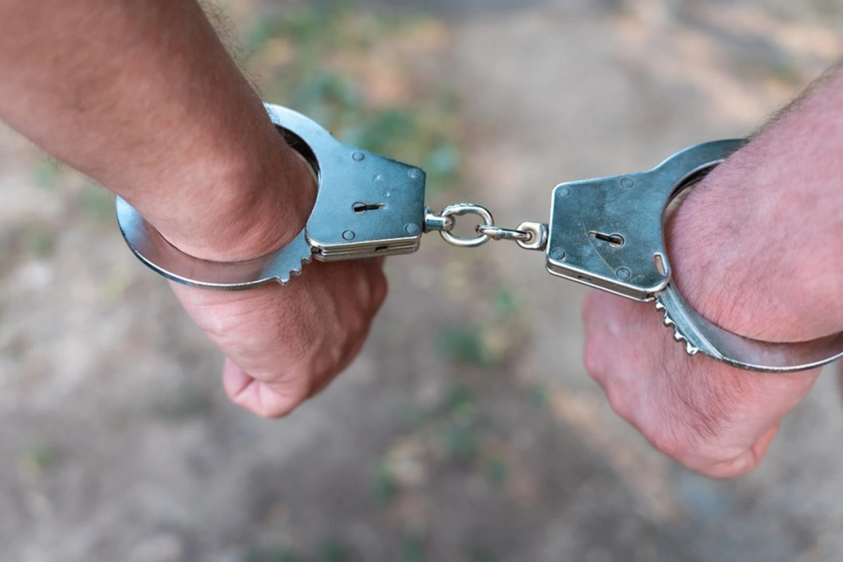 Binədə 4 market talanıb