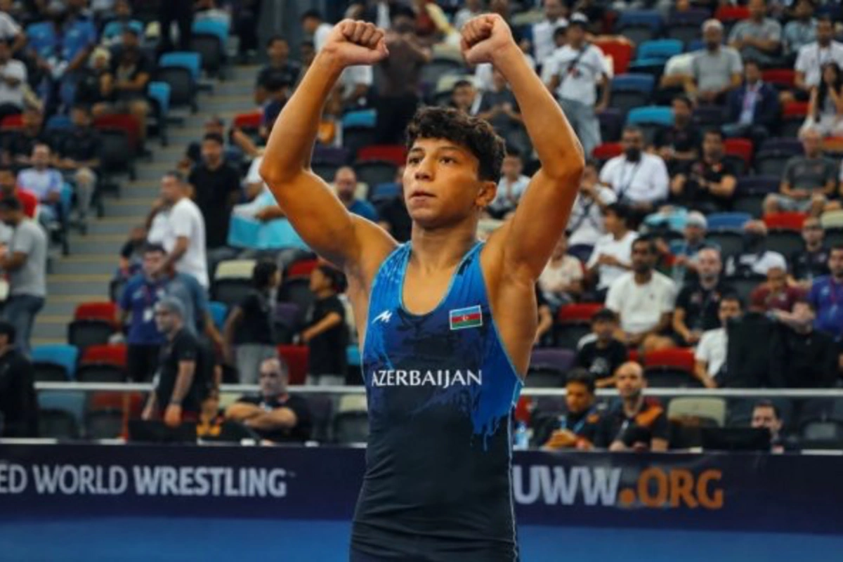 Dünya çempionatı: Gümüş medal qazanan İbrahim Həsənov mükafatlandırılıb