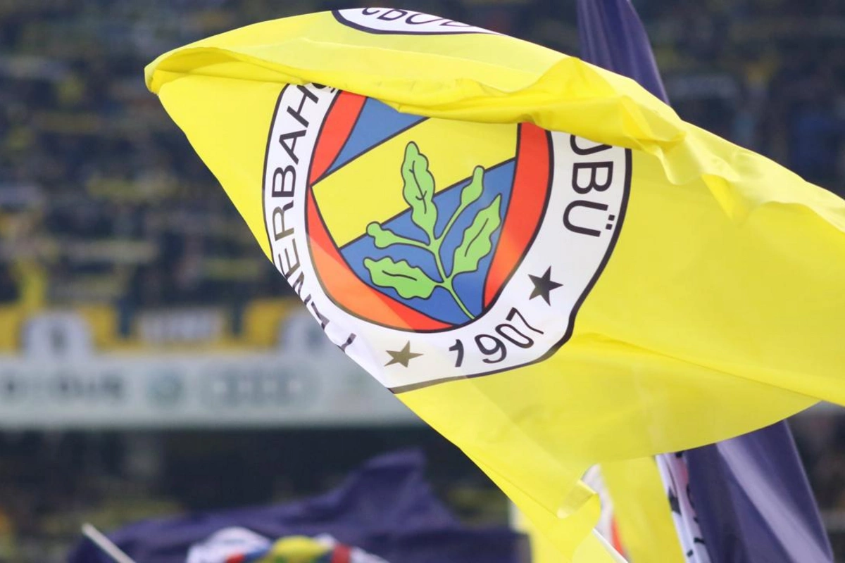 UEFA Fənərbağça və iki futbolçu ilə bağlı araşdırmaya başlayıb