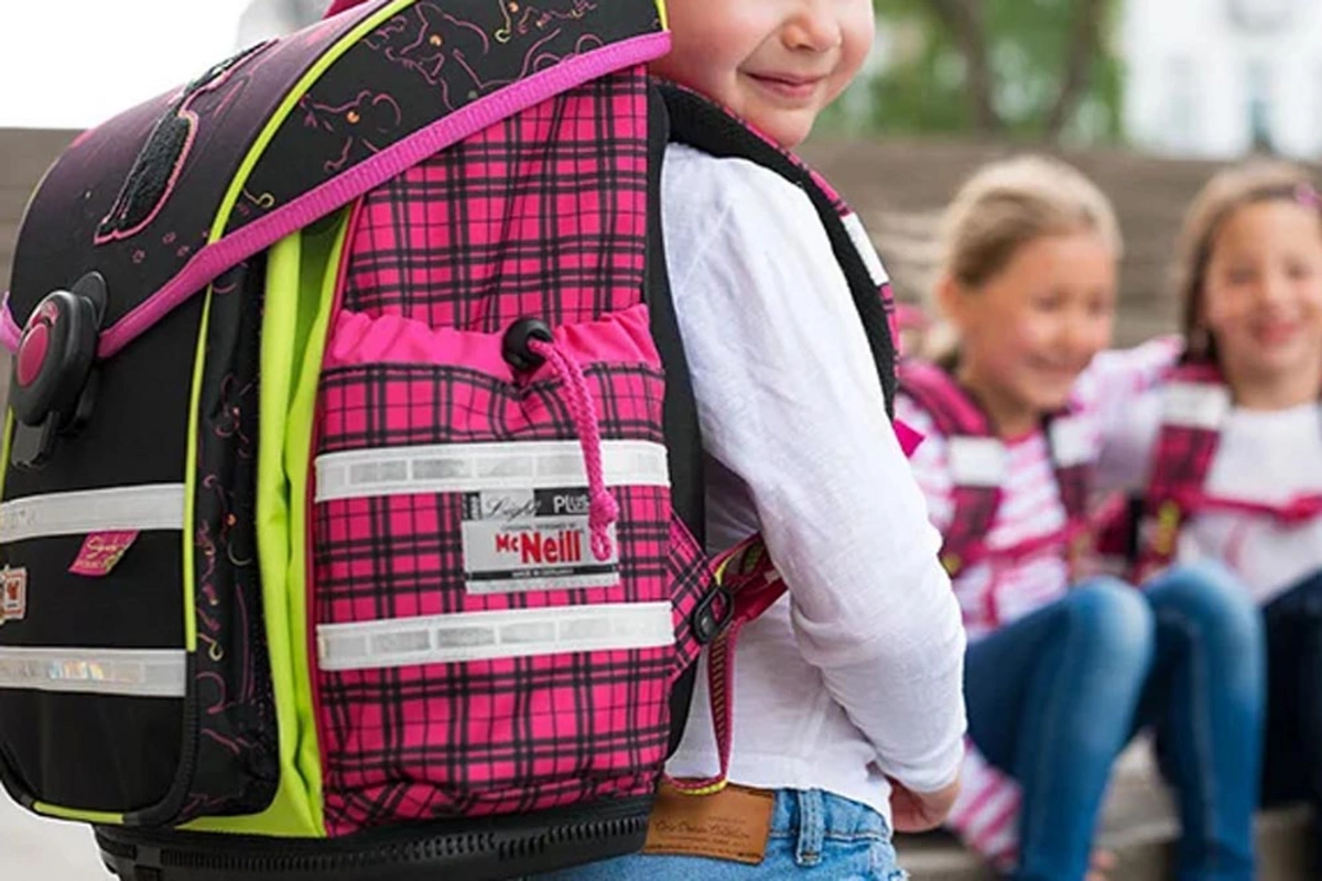 Ağır məktəbli çantaları şagirdləri şikəst edə bilər - Bunun qarşısını necə almaq olar?