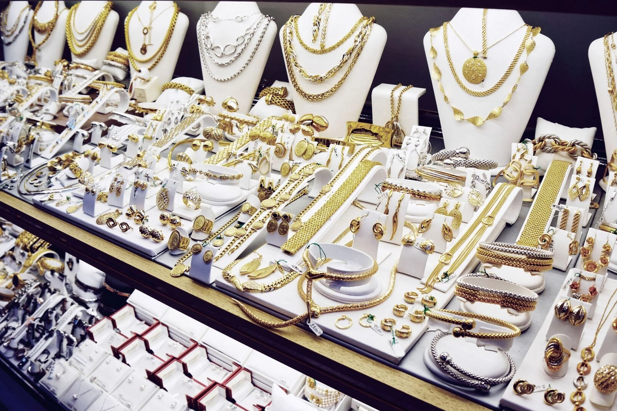 Bakıda kişi sevdiyi qızın anasının qızıllarını oğurlayıb, özünə nişan mərasimi keçirdi - Polis saxladı