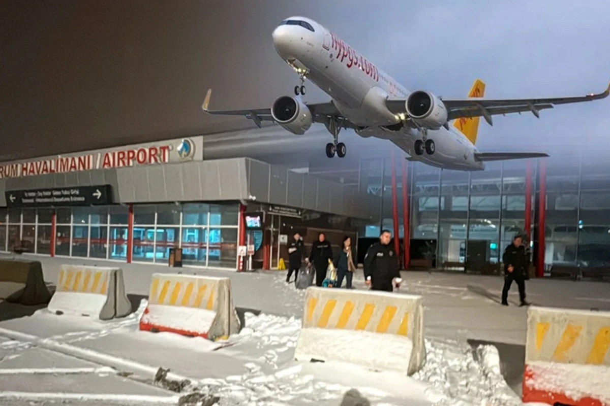 Ukraynalı və qazaxıstanlı sərnişinlərin davasına görə təyyarə məcburi eniş etdi
