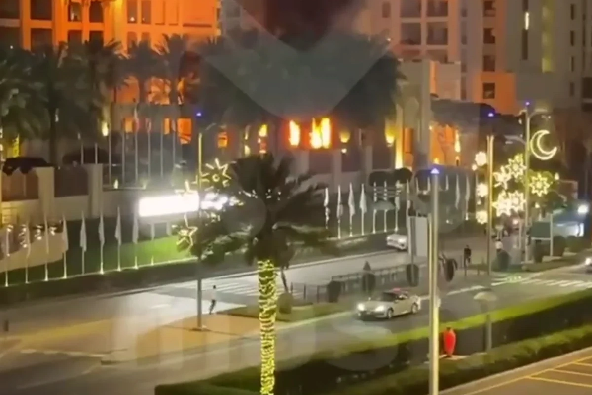 İranın raket hücumundan sonra Dubayda bir çox ərazilərdə yanğın başlayıb