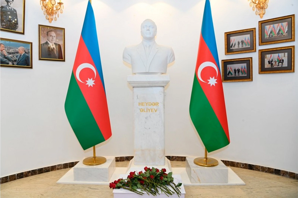 Ceyhun Bayramov Azərbaycanın İraqdakı səfirliyində olub