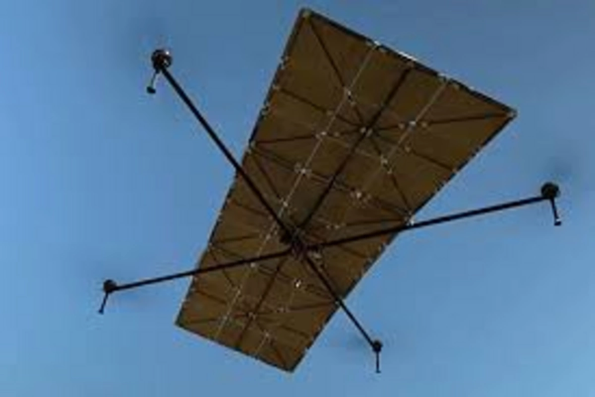 Блогеру удалось создать работающий от солнечных батарей квадрокоптер