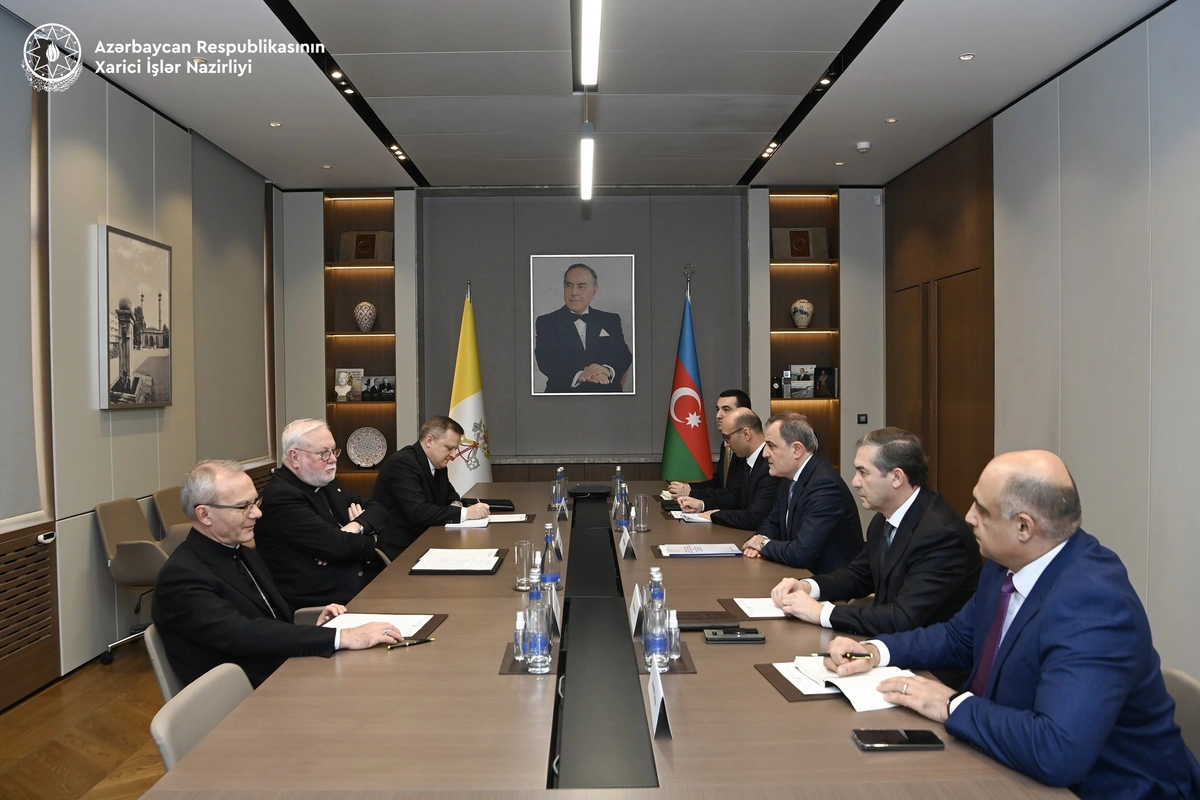 Nazir Vatikan rəsmisini Ermənistanın kütləvi hərbiləşdirilməsi barədə məlumatlandırıb