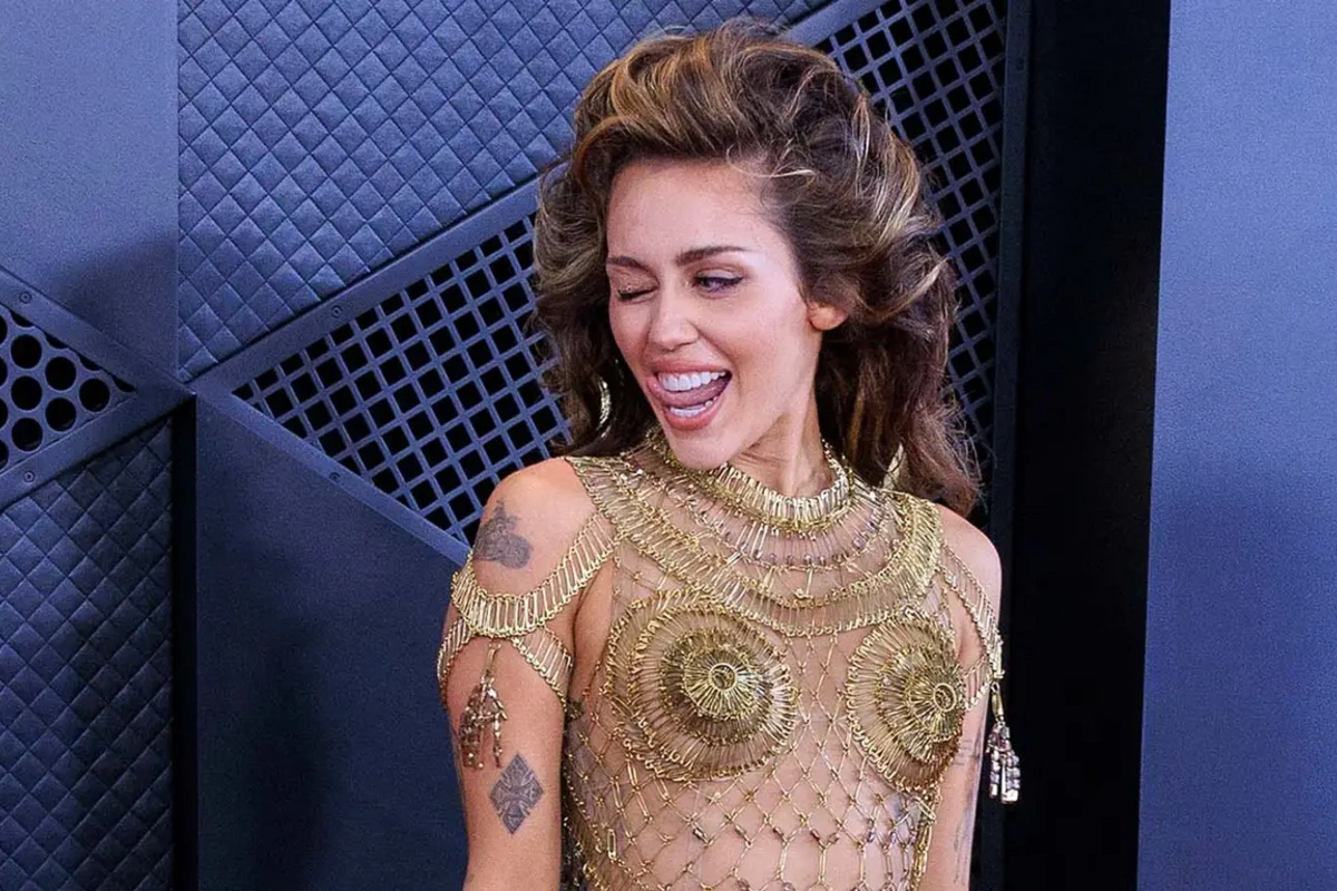Shocking confession of Miley Cyrus: how vintage clothing masked drug addiction Shocking confession of Miley Cyrus: how vintage clothing masked drug addiction