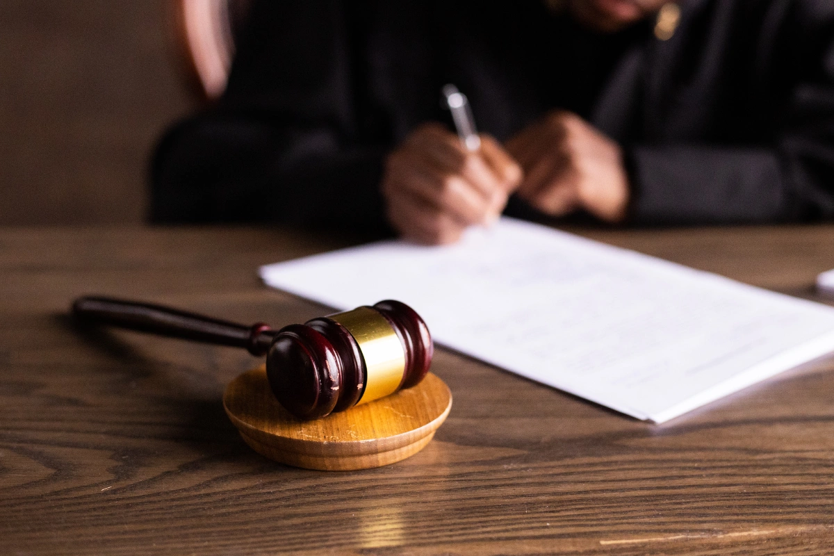 İki nəfərin üç milyon manatını mənimsəyən şəxsin məhkəməsi başlayıb