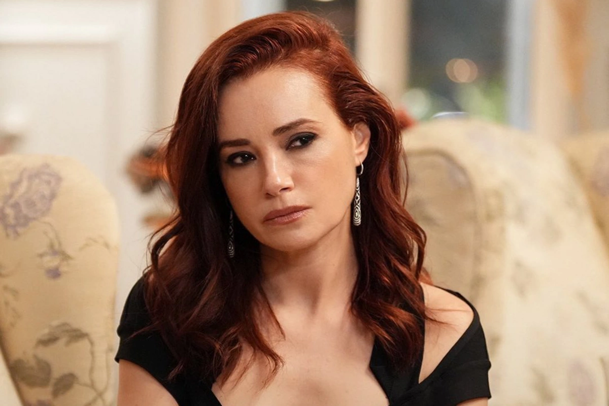 Övladları ilə qəza keçirən aktrisa: Təhlükəsizlik kəmərləri sayəsində sağ qaldıq