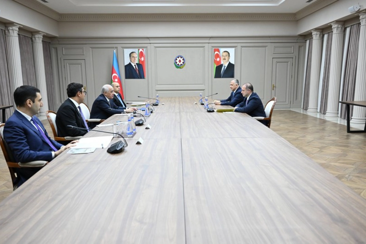 Əli Əsədov Gürcüstanın təhsil, elm və gənclər naziri ilə görüşüb Əli Əsədov Gürcüstanın təhsil, elm və gənclər naziri ilə görüşüb