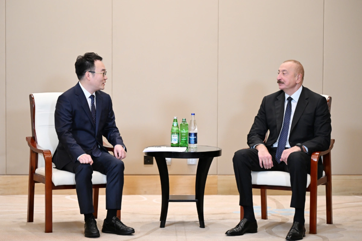 İlham Əliyev Tiencin şəhərində Powerchina group şirkətlər qrupunun icraçı vitse-prezidenti ilə görüşüb İlham Əliyev Tiencin şəhərində Powerchina group şirkətlər qrupunun icraçı vitse-prezidenti ilə görüşüb