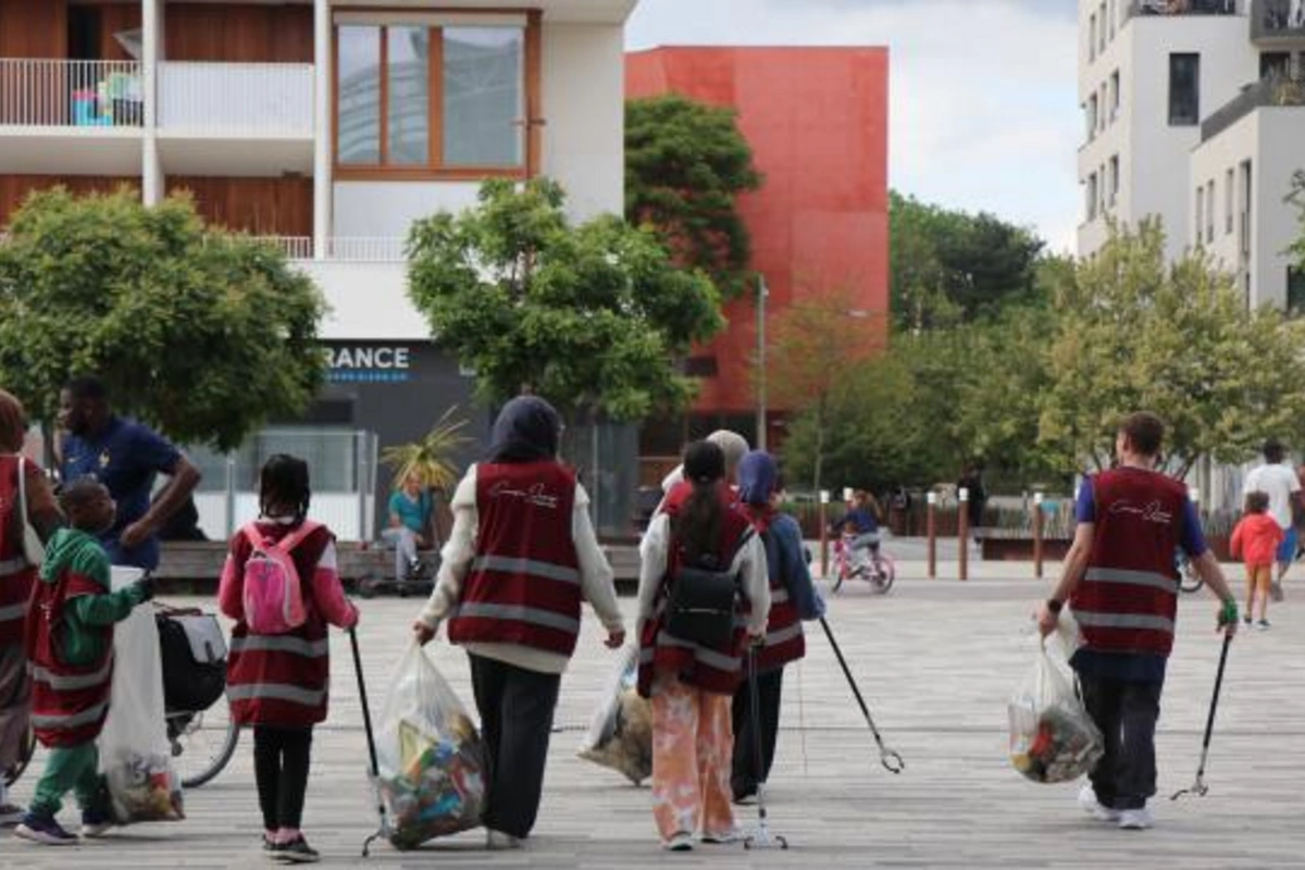 Fransanın 19 şəhərində müsəlmanlar təmizlik aksiyası keçirdi