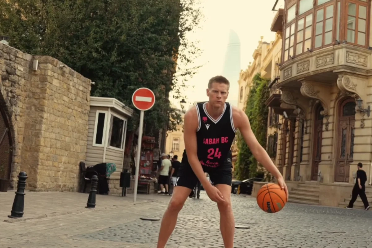 Sabah amerikalı basketbolçu Evan Bruinsmanı heyətinə qatıb