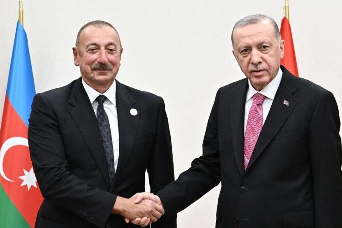 Ərdoğan regionda sülh gündəliyində nümayiş etdirdiyi liderliyə görə İlham Əliyevi təbrik edib Ərdoğan regionda sülh gündəliyində nümayiş etdirdiyi liderliyə görə İlham Əliyevi təbrik edib