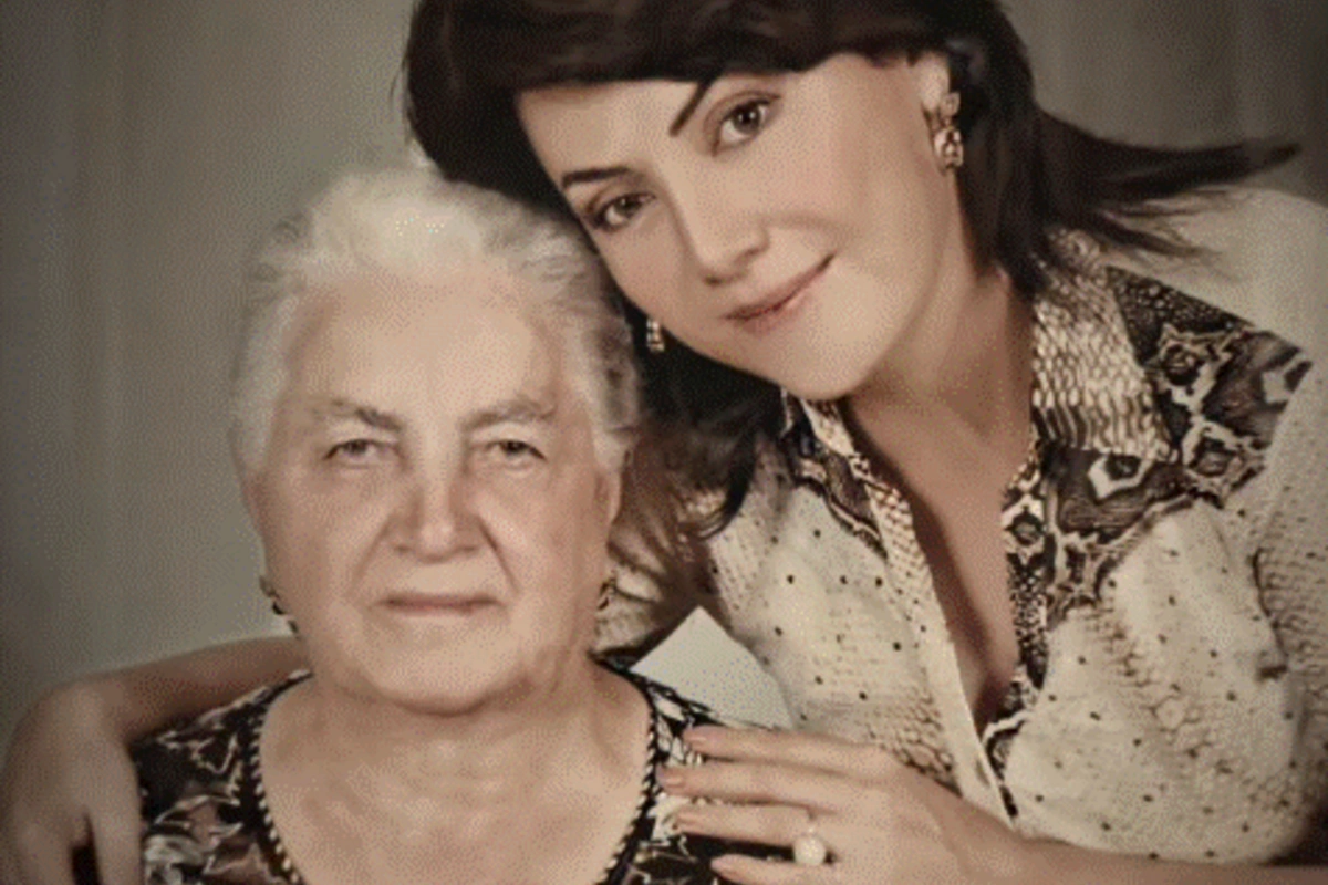 Gülüstan Əliyevadan mərhum anası ilə bağlı təsirli paylaşım