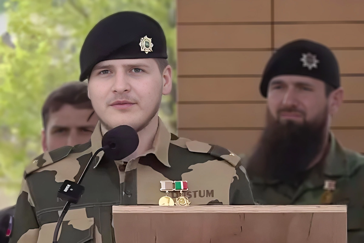 Ramzan Kadırovun oğlu Adam medalları və yeni rütbəsi ilə görüntülənib