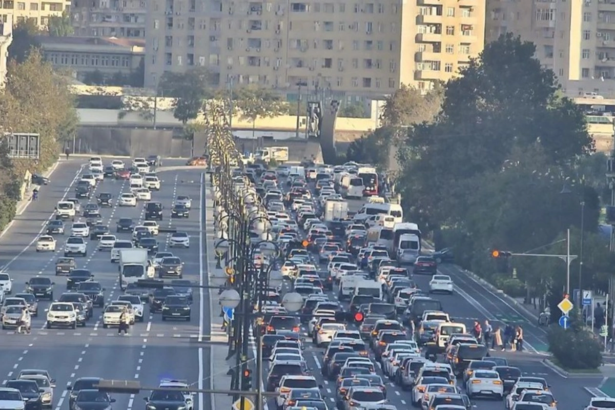 Bakıda tıxac olan yollar açıqlanıb