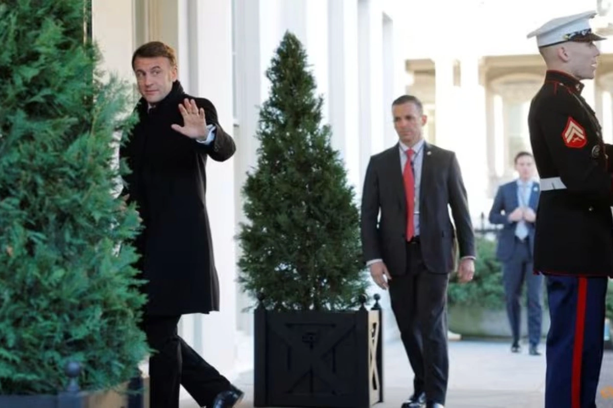 Трамп не вышел встречать Макрона Трамп не вышел встречать Макрона