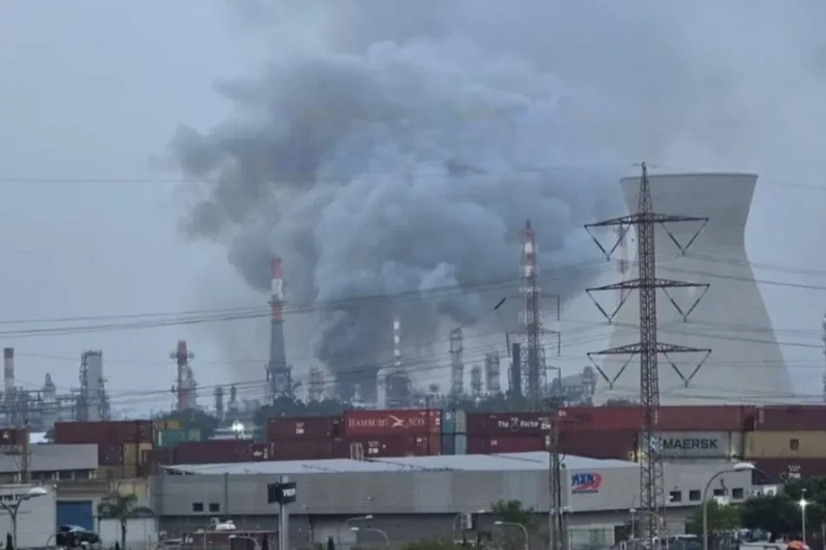 İran Hayfada NEZ-ə və elektrik stansiyasına hücum edib