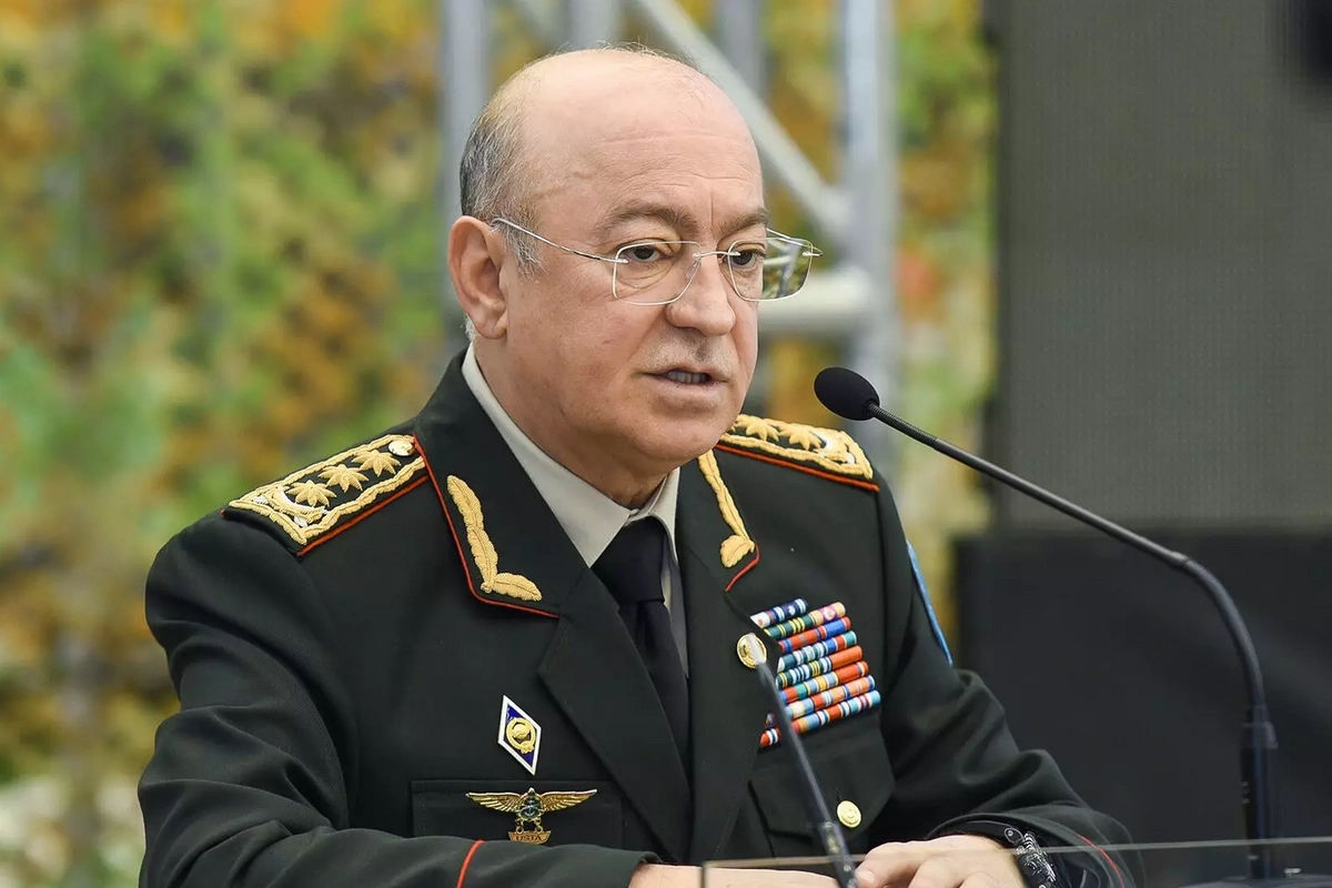 Kəmaləddin Heydərovun qəbuluna düşmək istəyənlərin NƏZƏRİNƏ Kəmaləddin Heydərovun qəbuluna düşmək istəyənlərin NƏZƏRİNƏ