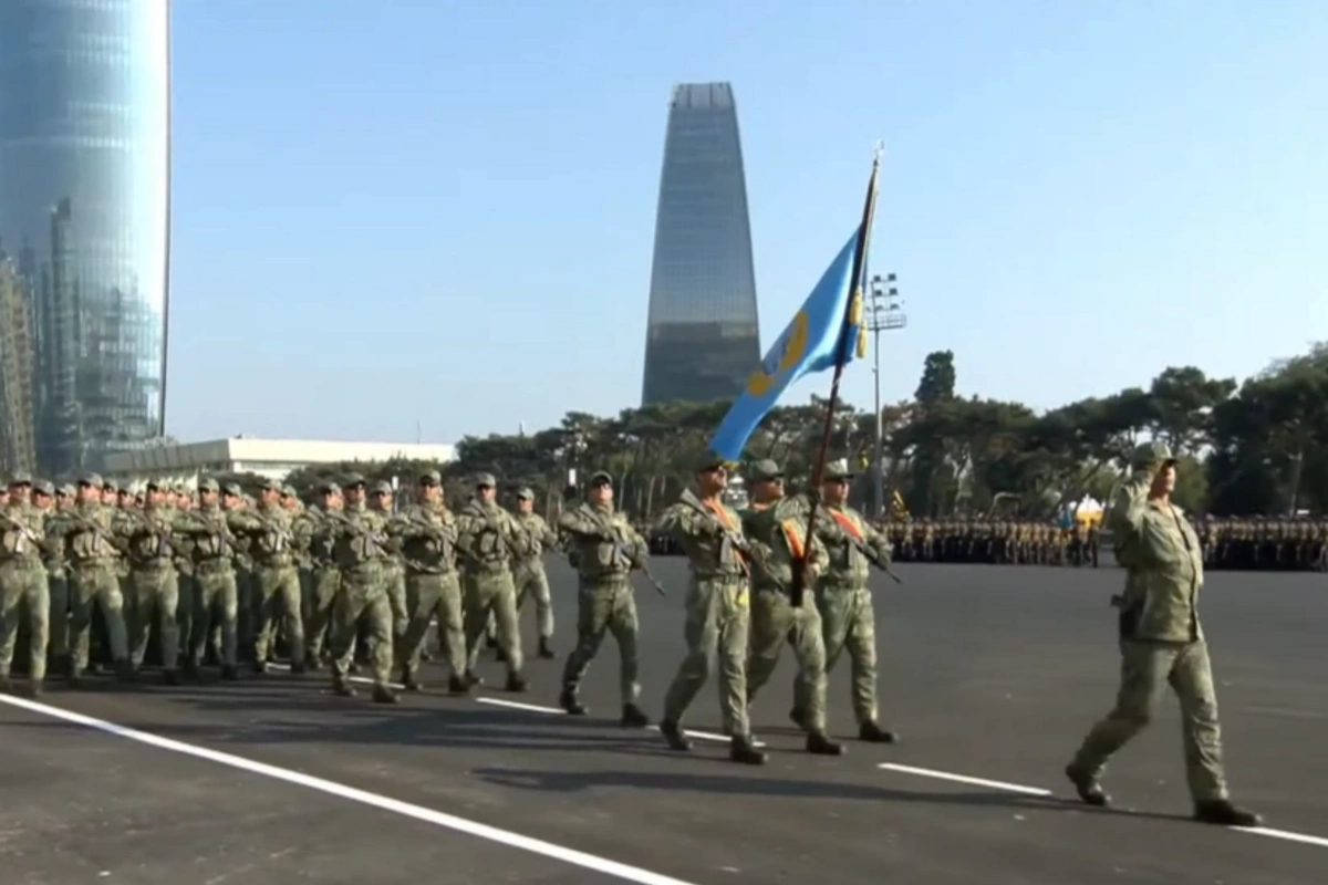 Bakıda Hərbi paradda ilk dəfə insansız sistem qoşunlarının parad heyəti keçib