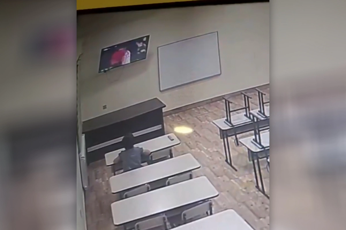 Azyaşlının Qarabağ sevgisi hamını duyğulandırdı - Təkbaşına izləyirmiş...