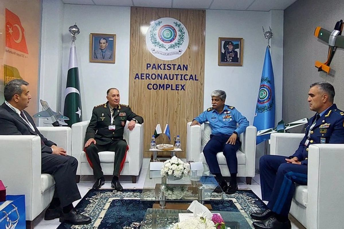 Kərim Vəliyev Pakistan Aviasiya Kompleksinin sədri ilə ikitərəfli məsələləri müzakirə edib Kərim Vəliyev Pakistan Aviasiya Kompleksinin sədri ilə ikitərəfli məsələləri müzakirə edib