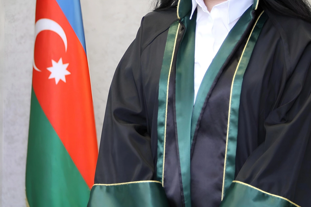 Azərbaycanda vəkillərə yeni hüquqlar verildi