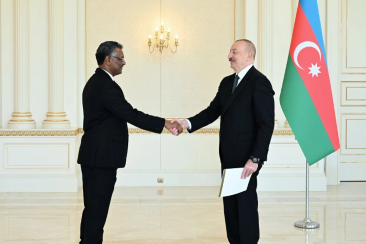 İlham Əliyev Sudanın yeni təyin olunmuş səfirinin etimadnaməsini qəbul edib İlham Əliyev Sudanın yeni təyin olunmuş səfirinin etimadnaməsini qəbul edib