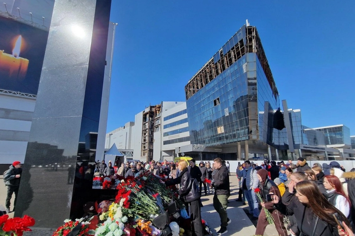 Crocus City Hall qurbanlarının xatirəsinə memorial abidə ucaldılıb