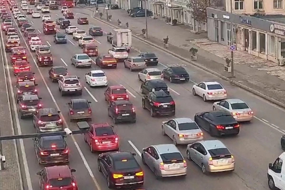 Bakının bir sıra yollarında tıxac var