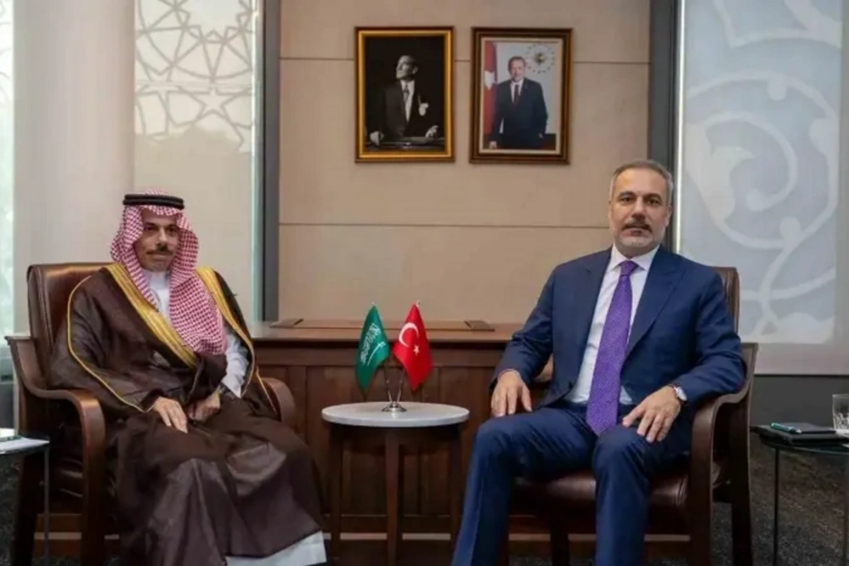 Hakan Fidan səudiyyəli həmkarı ilə regional gərginlikləri müzakirə edib