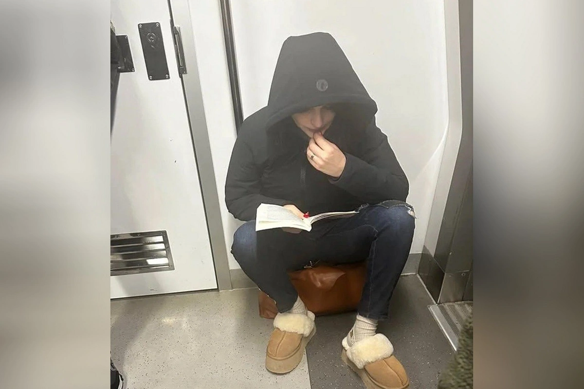 Tanınmış aktrisa metroda belə görüntüləndi Tanınmış aktrisa metroda belə görüntüləndi