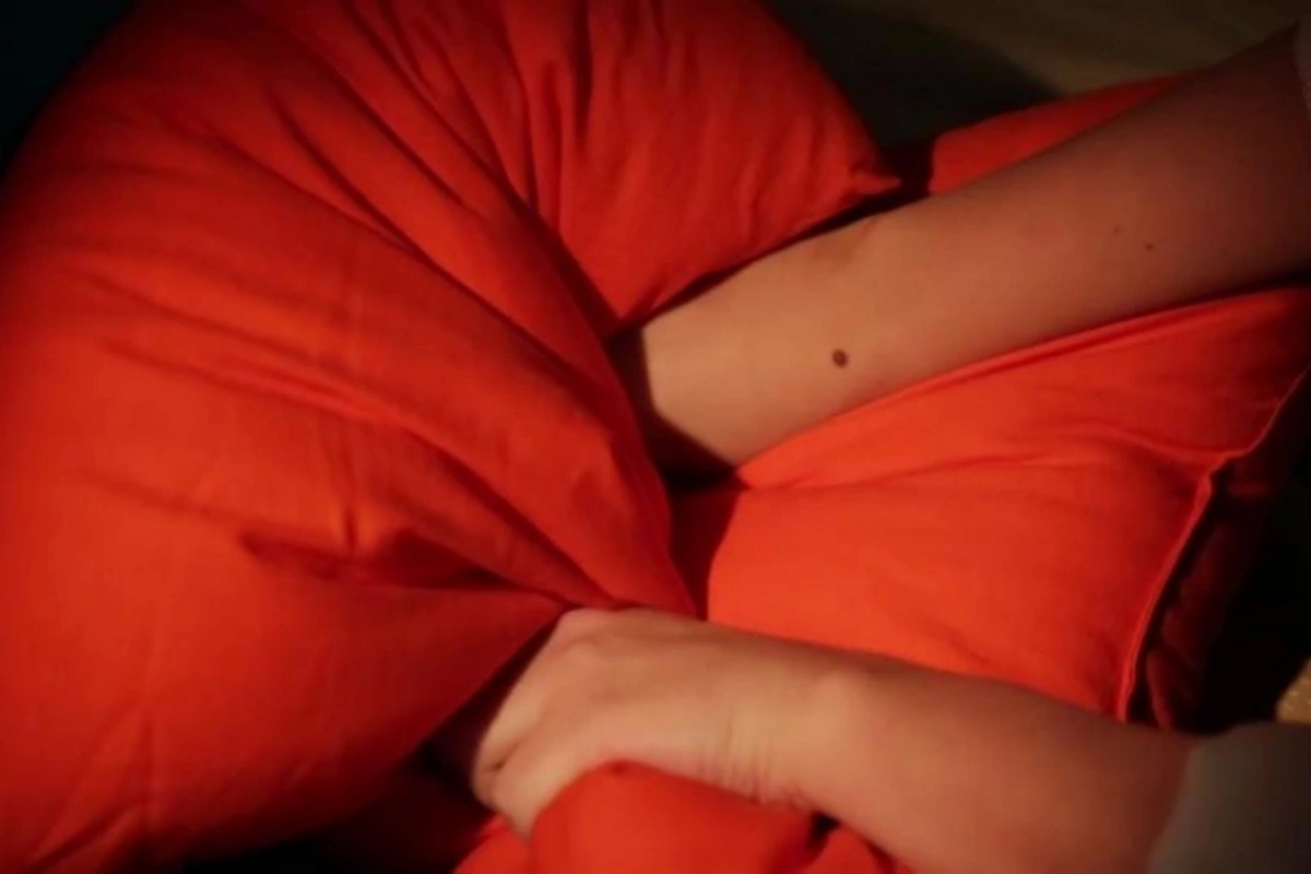 Qadını gəlini və qardaşı yastıqla boğaraq öldürüblər - Biləsuvardakı qətlin TƏFƏRRÜATI