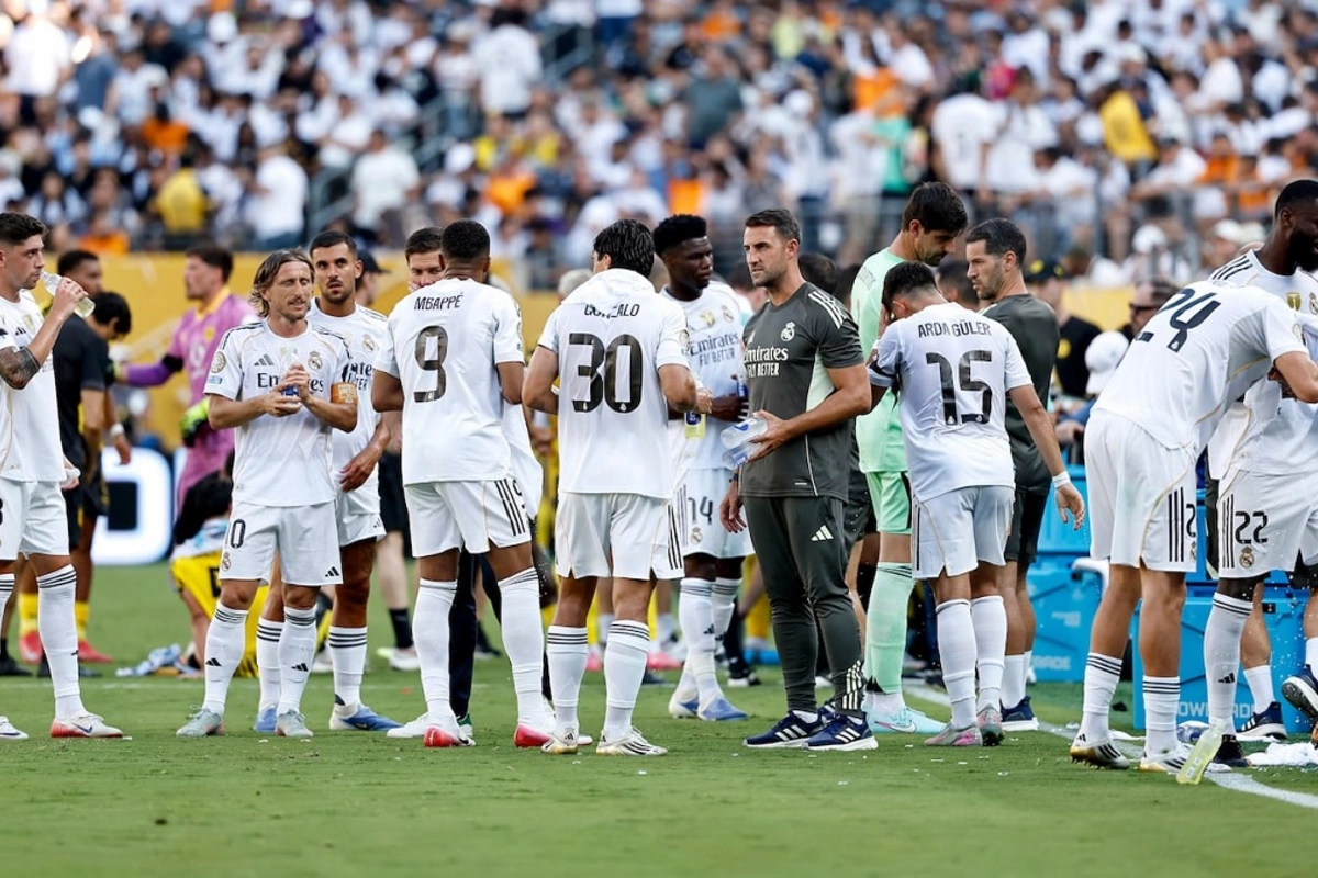 Kral klubu üç futbolçunu göndərmək istəyir Kral klubu üç futbolçunu göndərmək istəyir
