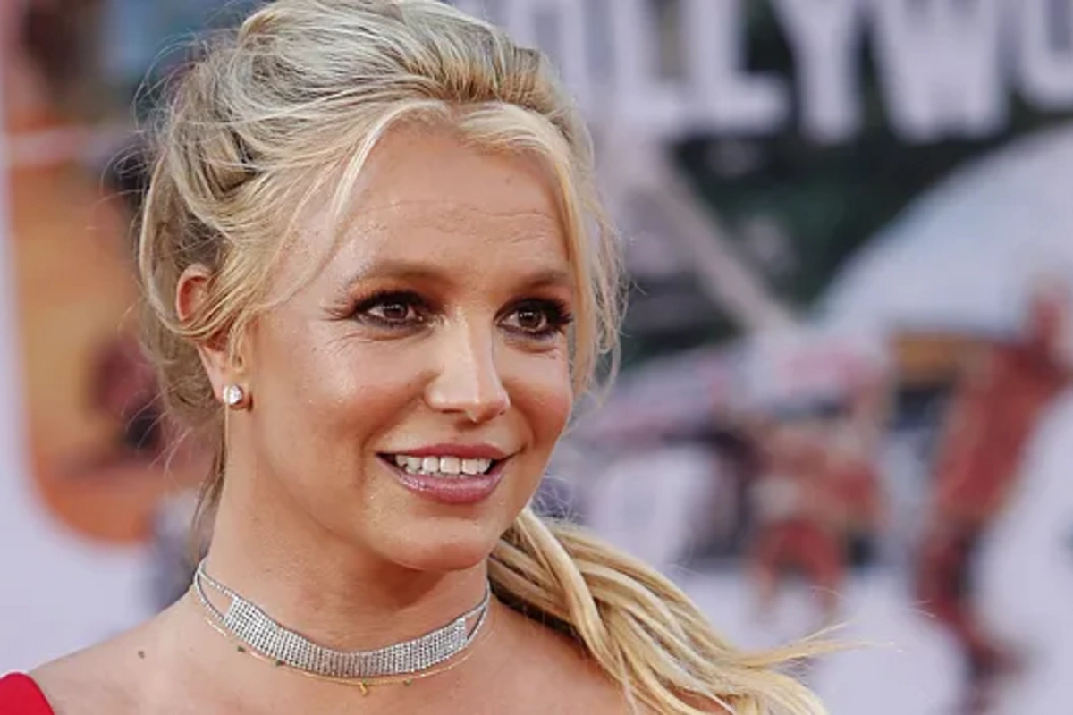 Britni Spirs bütün mahnılarının hüquqlarını satıb