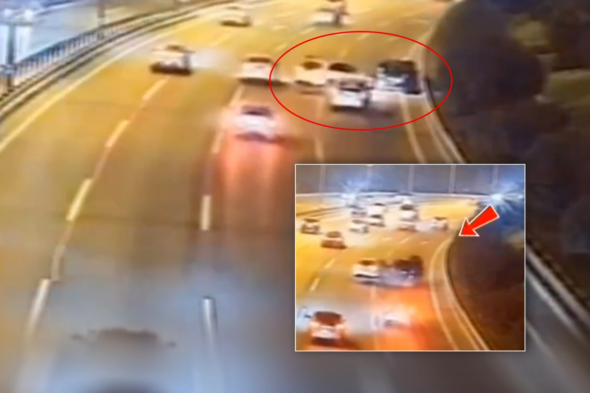 Avtomobil texniki nasazlıq səbəbindən yol kənarında dayanan başqa maşına çırpılıb