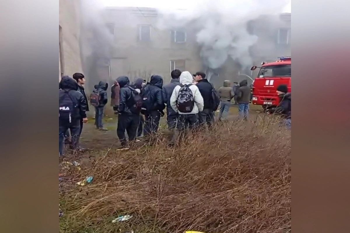 Məktəbdə yanğın baş verib, şagird və müəllimlər təxliyə olunub