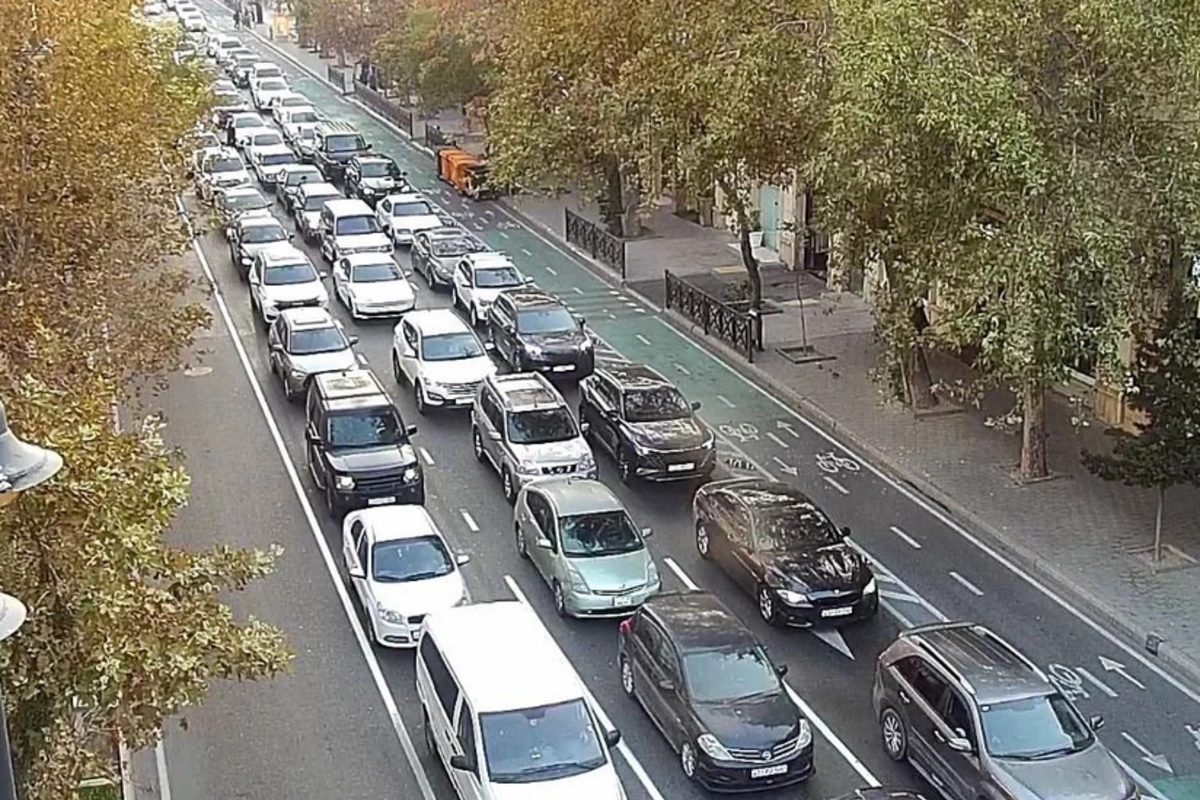 Bakıda 17 istiqamətdə tıxac var