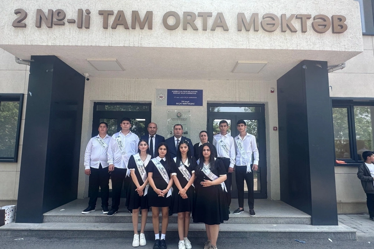 Laçın şəhər 2 nömrəli tam orta məktəbdə Son zəng tədbiri keçirilib Laçın şəhər 2 nömrəli tam orta məktəbdə Son zəng tədbiri keçirilib