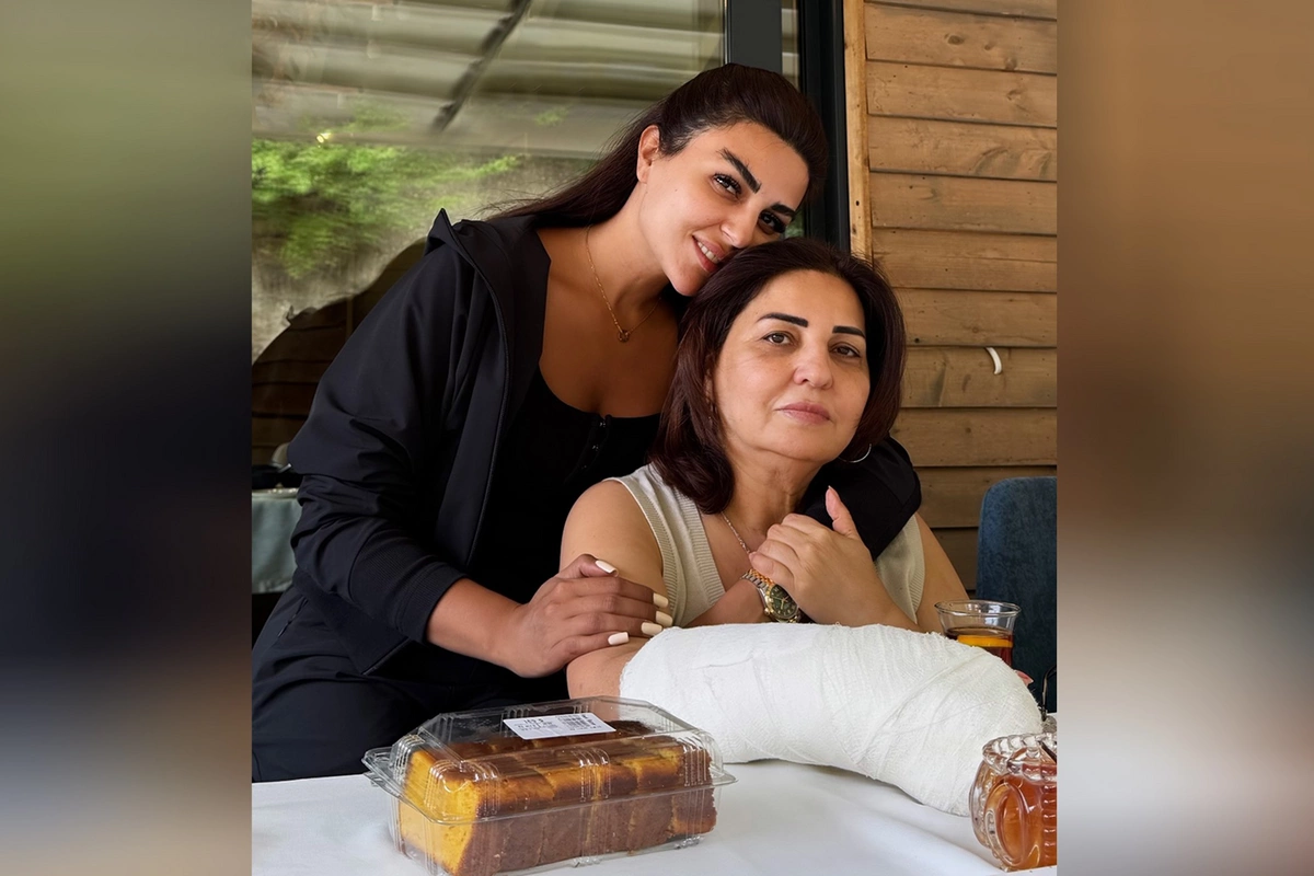 Gülay Zeynallı anası ilə rayonda istirahət edir Gülay Zeynallı anası ilə rayonda istirahət edir