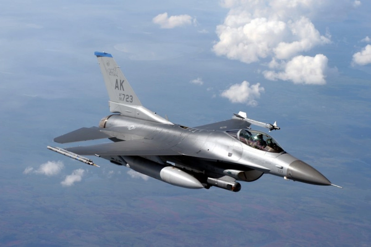 Niderland F-16 qırıcılarının son partiyasını Ukraynaya göndərib Niderland F-16 qırıcılarının son partiyasını Ukraynaya göndərib