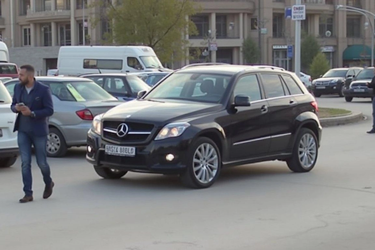 Avtomobil almaq üçün 30 min manatdan çox pul ödədi - Aldadıldığını iddia etdi