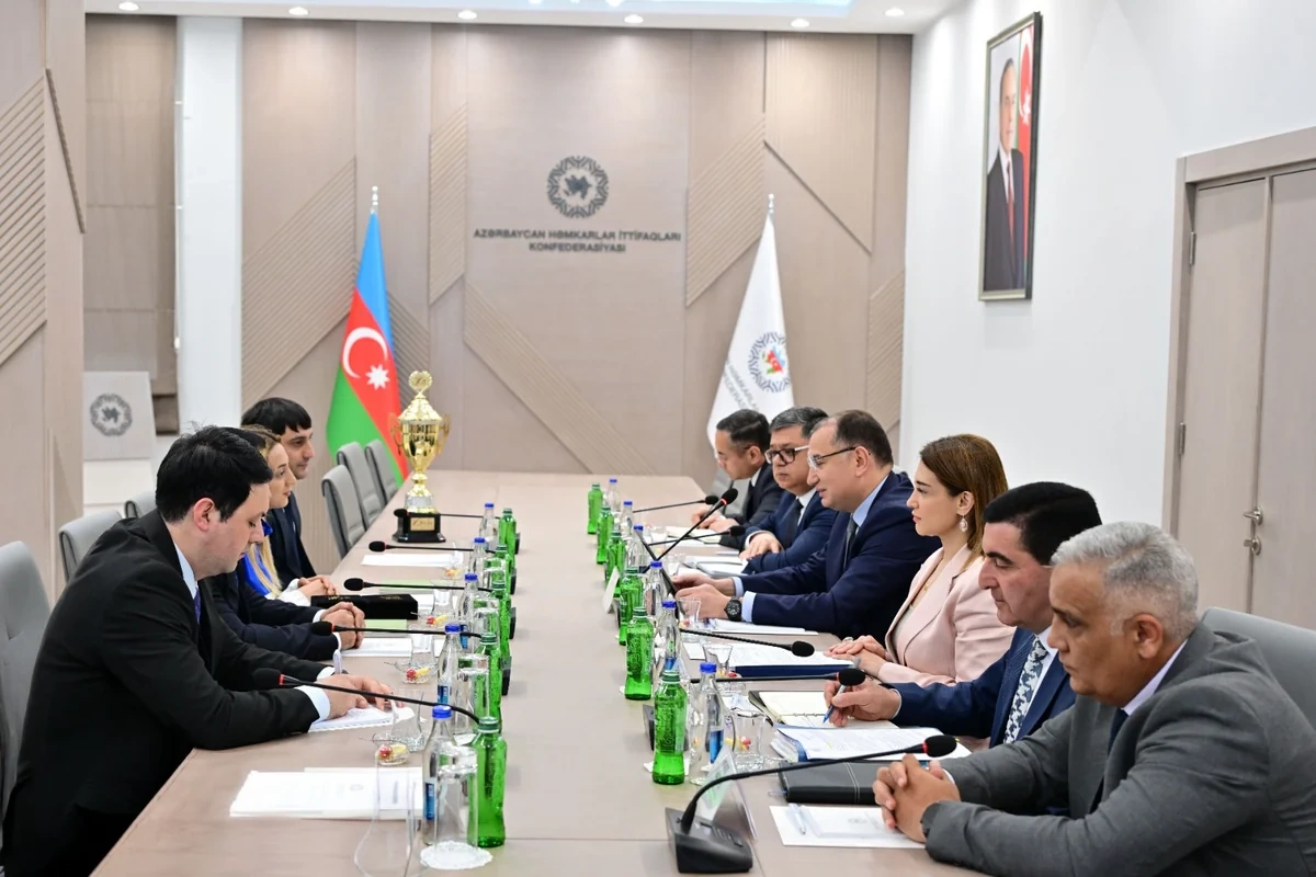 Azərbaycan Həmkarlar İttifaqları Konfederasiyasında Avropa çempionu Mədinə Sadıqova ilə görüş keçirilib